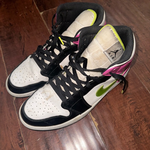 Jordan Air 1 Mid SE - Picture 4 of 5